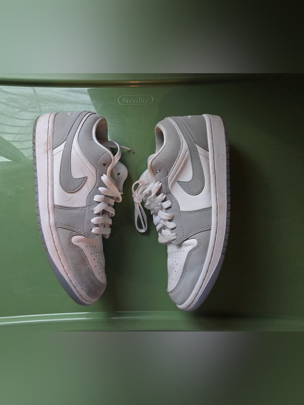 Jordan Low-Top Sneakers in White and Light Gray